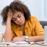 Jovem Moça com fadiga